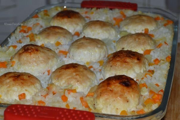 Куриные шарики с рисом! Состав: -стакан риса -2 крупные луковицы -1 крупная морковь -2 стакана воды ...