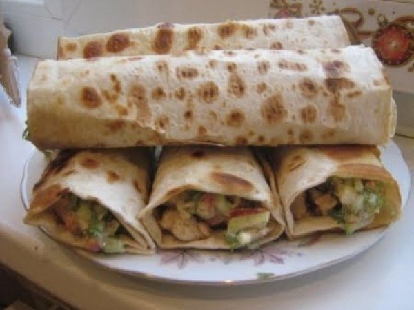 Куриная шаверма. На 100 г-116 ккал. Необходимо: тонкий армянский лаваш - две штуки куриное филе - ...