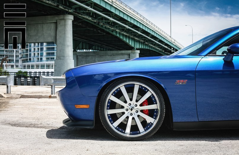 Dodge Challenger SRT8. - 7
