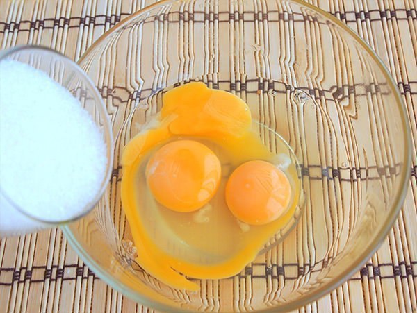Бисквитный пирог с яблоками.Этот легкий в приготовлении и очень ароматный и аппетитный пирог сможет ... - 3