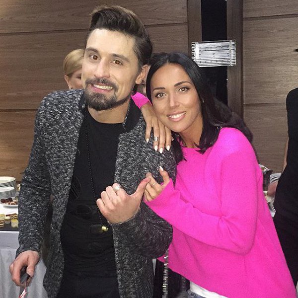 А вот и он! Отпел и отработал 30 песен на одном дыхании! А лучше даже сказать 'прожил' их, честно, ...