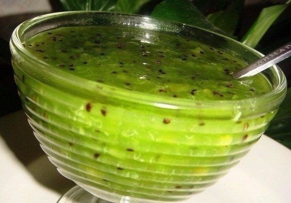 "Варенье из киви очень вкусное и необычайно красивое!" Ингредиенты: - 5 киви - 1 банан - 1 ...