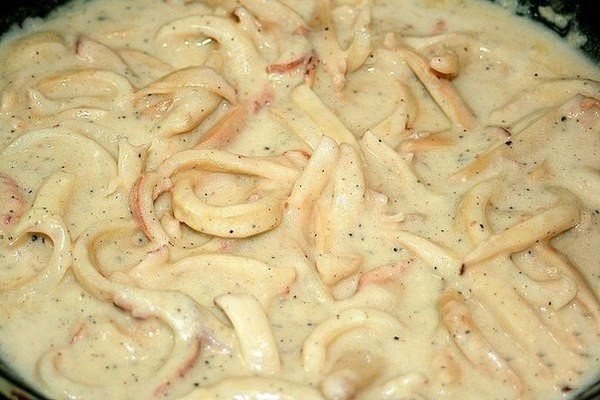 Нереально вкусно! И всего 86 ккал! Нежный кальмар в сметанном соусе Ингредиенты: 2-4 тушки кальмара ...
