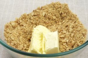 Йогуртовый низкокалорийный торт с киви и бананом.Вам потребуется:- 200 гр песочного печенья- 70 гр ... - 2