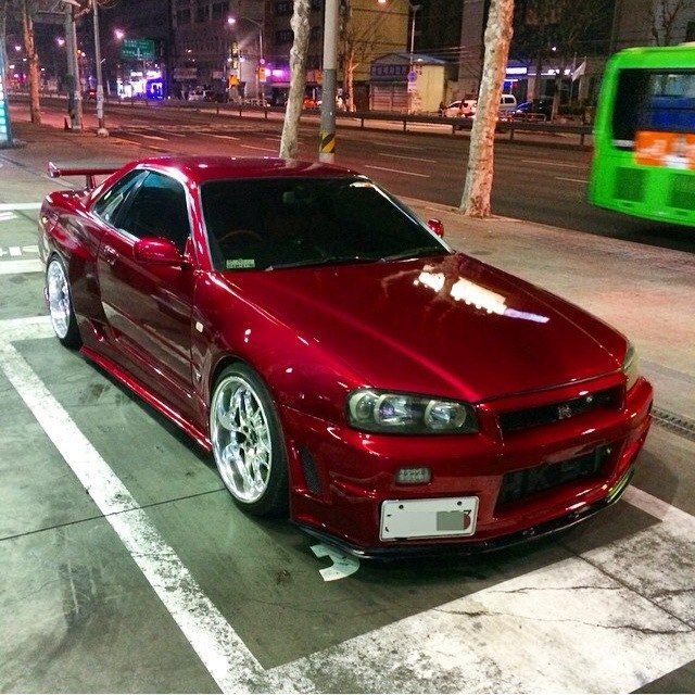 Nissan Skyline GT-R R34 - 3