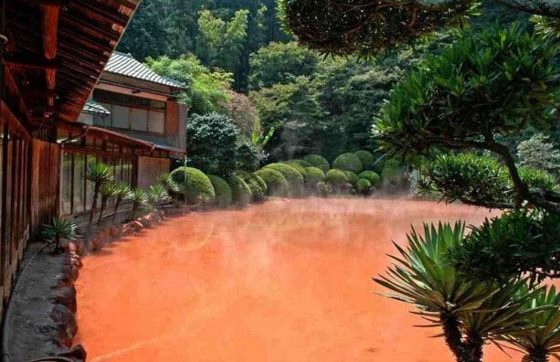 ������� �������� �������� ���� (Blood Pond Hot Spring), ������