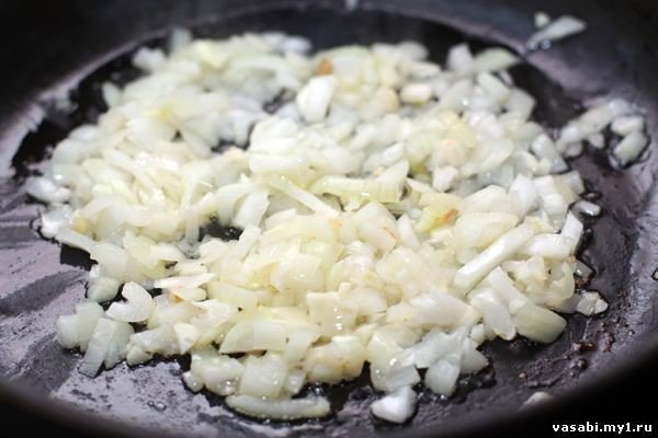 Тортилья с мясом.Ингредиенты:Лук репчатый (100 г) — 1 шт. Кукурузное масло — 30 млГовяжий фарш — 400 ... - 2