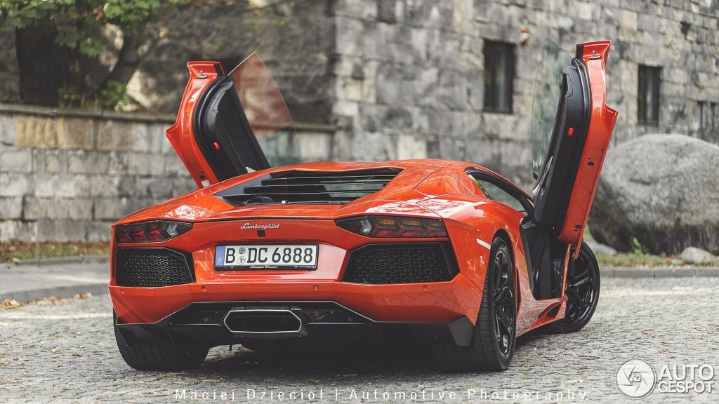 Lamborghini Aventador LP700-4