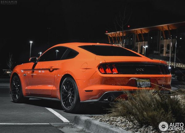 Ford Mustang GT - 5