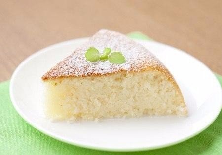 Манник на кефире в мультиварке.Ингредиенты:Манная крупа — 1 стакан (250 мл).Кефир — 250 мл.Сахар — ...