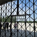 ������� "Arbeit Macht Frei" ("���� �����������") �� ������� ���������� �����. � �������� ������� ���� (������� ���������� ���������� �����) ��� ���� ������ �� ������. �� ������� �����_2015�