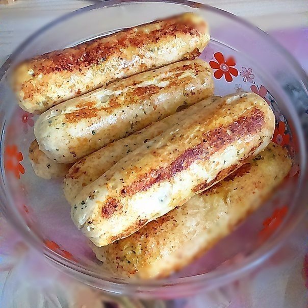 Сосиски из куриного филе.Ингредиенты:-500-700 г куриного филе -100 г молока -30 г слив., масло -1 ...