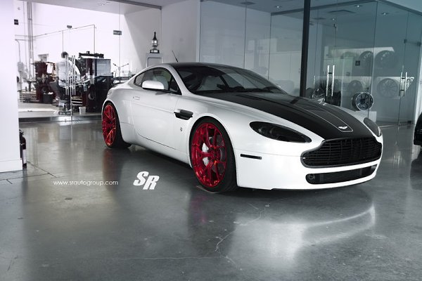 Aston Martin Vantage - 3