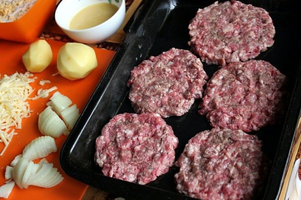 Стожки - блюдо из мясного фарша. Для приготовления стожков понадобится: фарш мясной - 0,5 кг; яйца ... - 2
