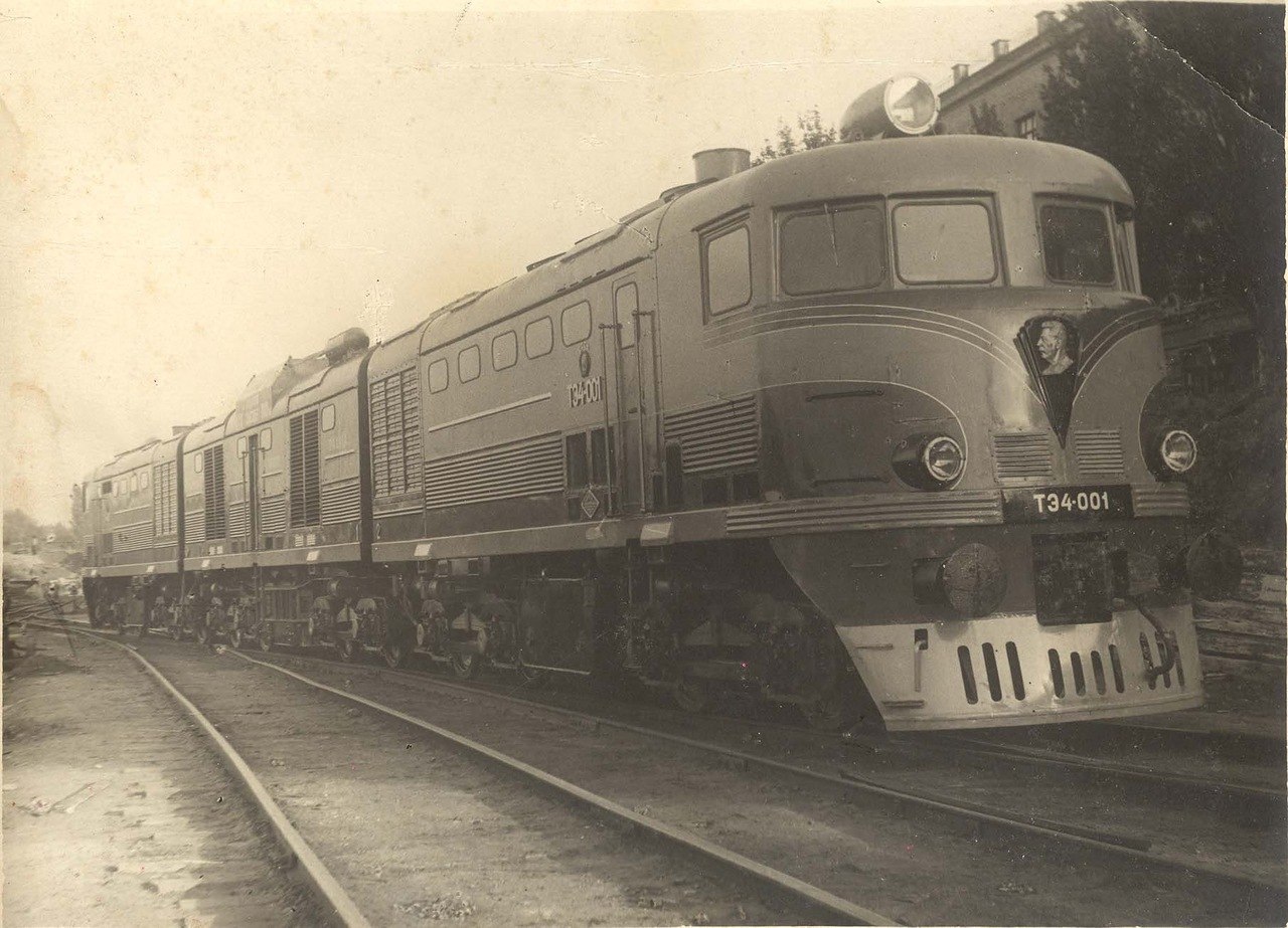 Тепловозы ссср. Тепловоз 4тэ СССР 1984. Тэ50 тепловоз. Дизельные локомотивы СССР. Тепловоз старинный СССР.