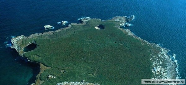 Скрытый пляж в Мексике под покровом скальных пород . Пляж любви на островах Мариета Скрытый пляж ...