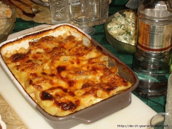 Горячая тарелка.Ингредиенты:- 400 гр куриного филе- картофель на глаз- сыр- грибы шампиньоны (всего ...