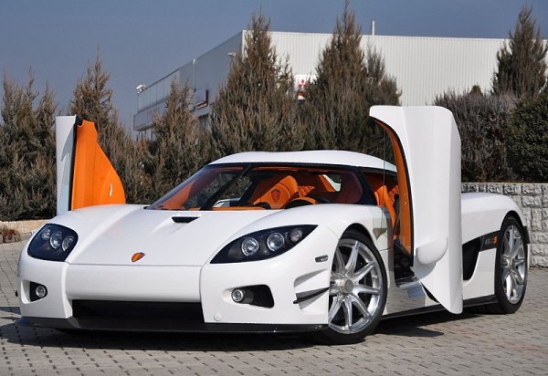 Koenigsegg CCXS.Двигатель: 4.8 V8Мощность: 1032 л.с.Крутящий момент: 1080 НмМакс. скорость: 405 ...
