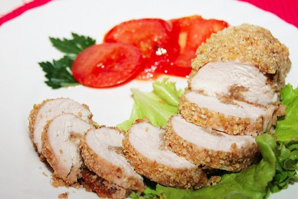 Запеченные куриные грудки.Ингредиенты:Грудки куриные — 4 шт.Яйцо — 2 шт.Перец черный молотый — по ...
