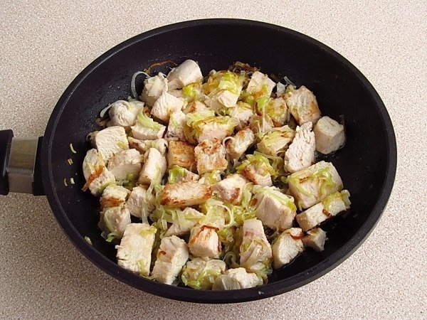 Английский куриный суп с плавленым сыром. Куриный бульон – 1 литр Куриную грудку – 300 грамм Рис ... - 5