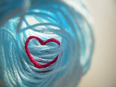 Я свяжу тебе жизнь.Из пушистых мохеровых ниток.Я свяжу тебе жизнь -Не солгу ни единой петли.Я свяжу ...