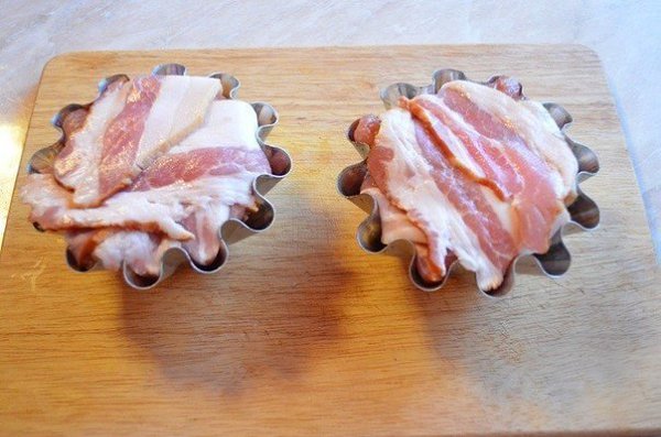 Мясные бомбы с ананасами.Ингредиенты на 2 порции:Свинина - 2 нежирных куска (каждый кусок примерно ... - 9