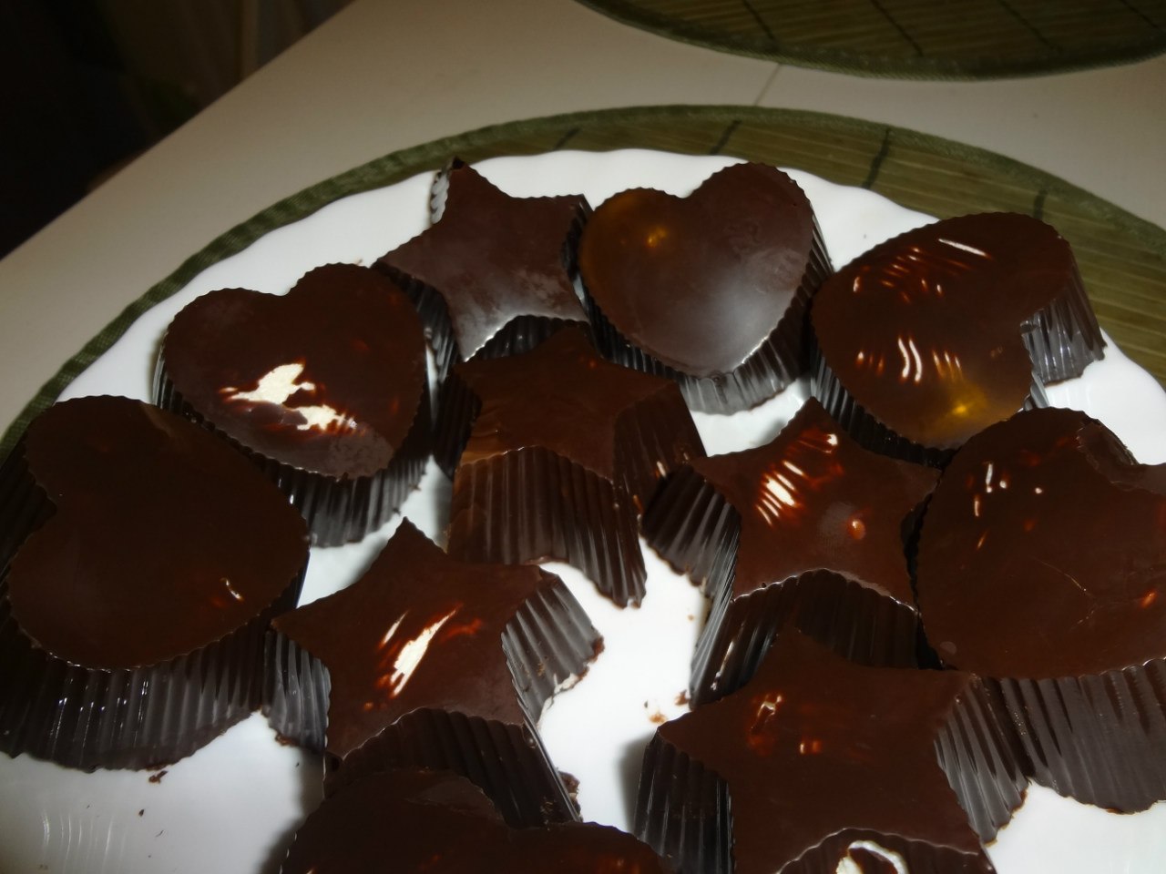 Рецепт домашних сырков в шоколаде. Творожные сырки в шоколаде. Сырок шоколадный. Домашние сырки в шоколаде. Сырок творожный глазированный.