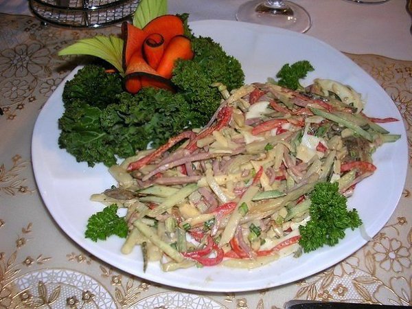 Салат Монте Кристо. Салат, в котором есть все: овощи, фрукты, мясо и неповторимый вкус. Состав: - 1 ...
