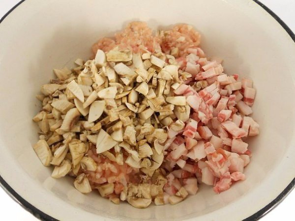 Куриная колбаса в домашних условиях. Куриная колбаса, приготовленная в домашних условиях, получается ... - 3