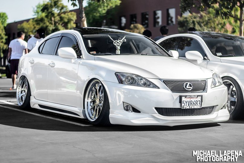 Lexus IS.