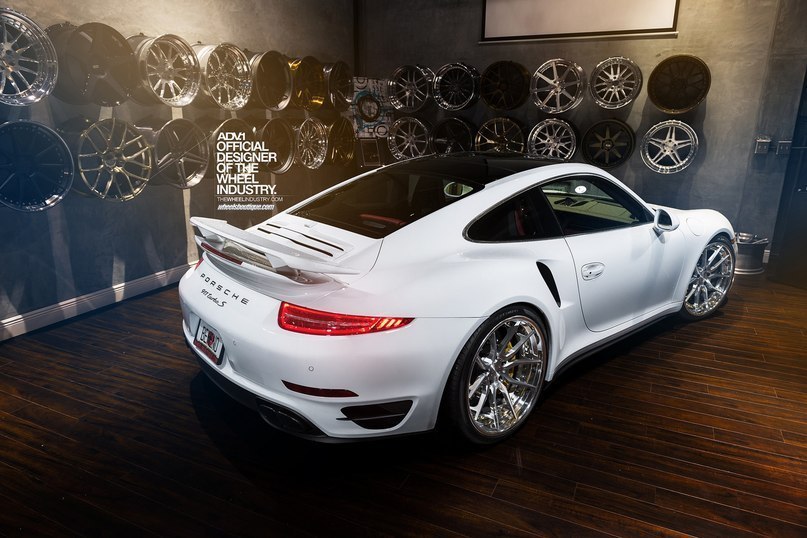 Porsche 911 Turbo S. - 4