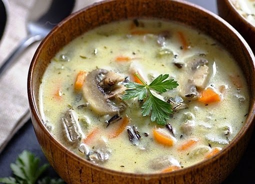 Сливочный суп с рисом и грибами.4 куриных крышка (или другое мясо курицы); 2 ст. ложки оливкового ...
