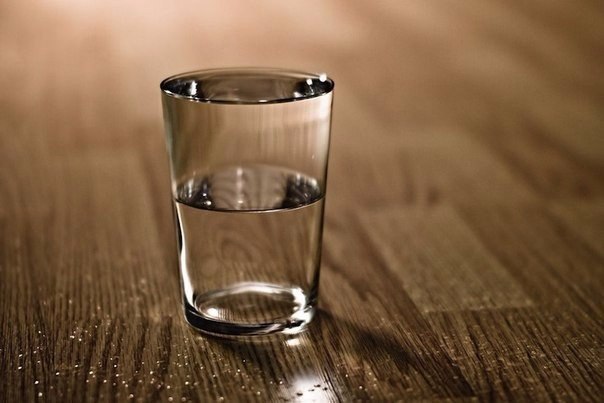 Стакан воды на ночь позволяет избежать инсульта и сердечного приступа. Всегда есть что-то, что мы ...