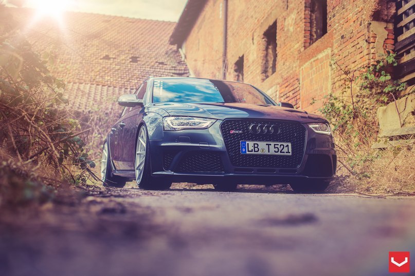 Audi RS4 Avant - 9