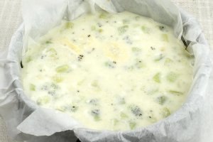 Йогуртовый низкокалорийный торт с киви и бананом.Вам потребуется:- 200 гр песочного печенья- 70 гр ... - 5