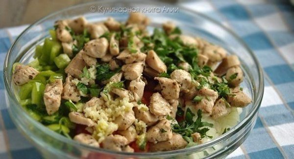 Салат с курицей и кукурузой.Ингредиенты: 2 куриных филе 1 банка консервированной кукурузы 1 банка ... - 5