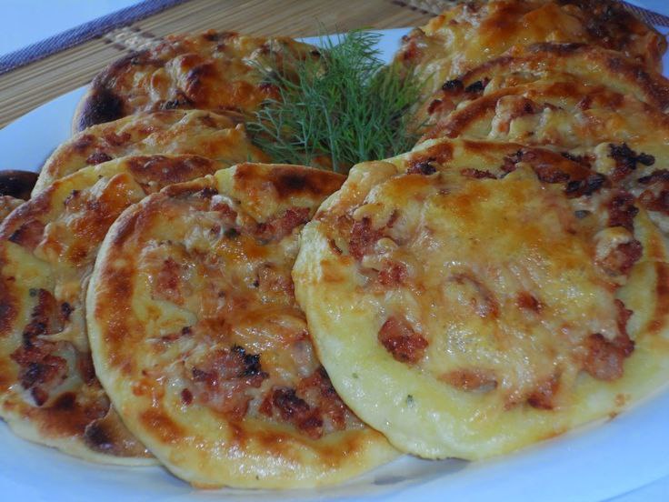 КАРТОФЕЛЬНЫЕ ВАТРУШКИ С КУРИЦЕЙ. Ингредиенты: Для картофельных ватрушек: пол кило картошки 1 яйцо ...