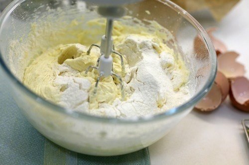Лимонный кекс.Ингредиенты:- 200 г масла- 150 г сахара- цедра одного лимона- 4 яйца- 1 чайная ложка ... - 3