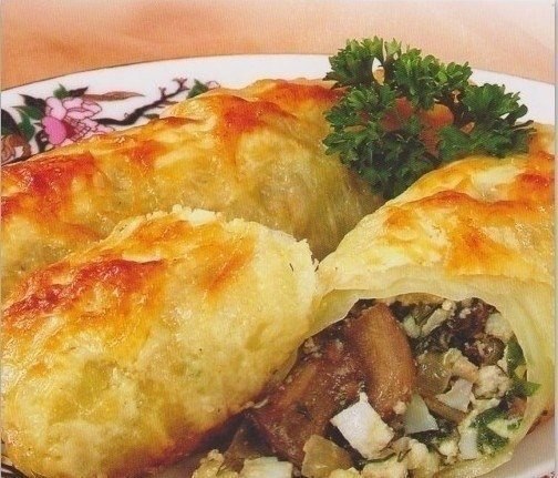 Голубцы с грибами и яйцами.Ингредиенты:Сушеные грибы 120 г Лук репчатый 2 шт.Петрушка свежая 1 пуч. ...