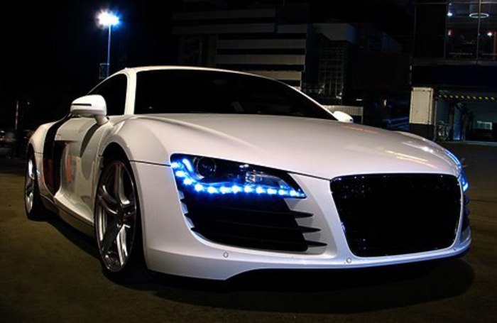    Audi R8   4 ..