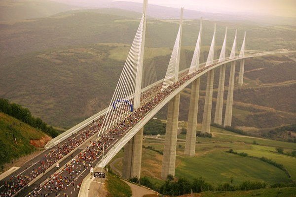 Millau Viaduct   -     .