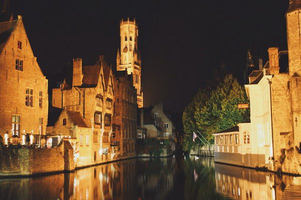 Brugge.   . - 3