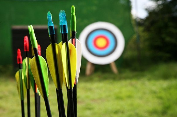 Archery.Многие из нас в детстве, зачитываясь книгами про индейцев, мастерили себе лук и стрелы. ...