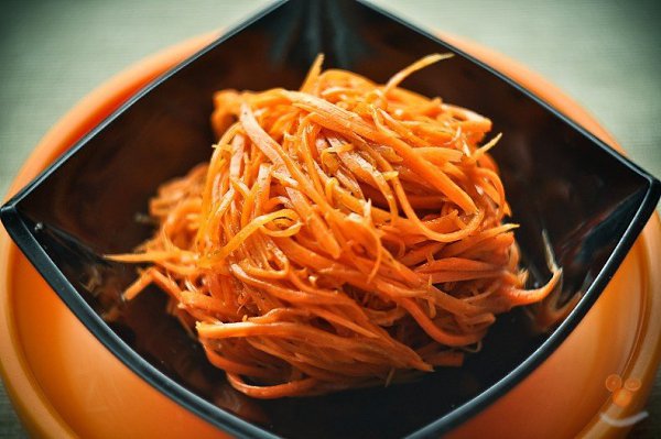 Самая вкусная морковь по-корейски.Ингредиенты:Сахар — 3 ст. л.Соль — 1 ч. л.Молотый кориандр — 1 ст. ...