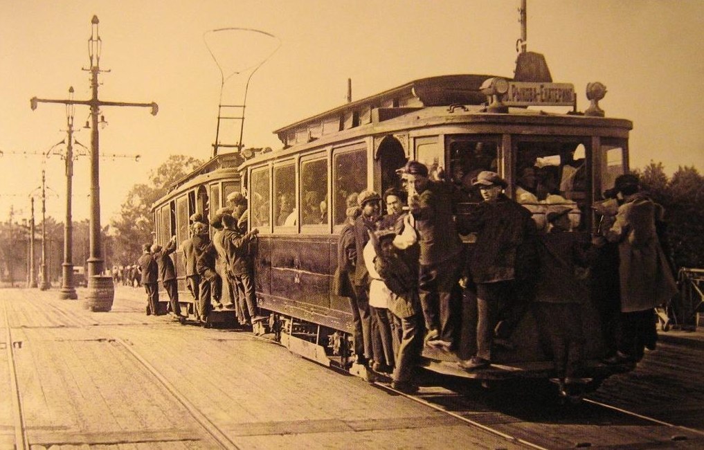 Трамвай 40 годов. 1907 Первая Трамвайная линия Петербург. Трамвай 1917 год Петербург. Трамваи Санкт-Петербург. Петроград Ленинград. 29 Сентября 1907 открытие трамвайного движения в Петербурге.