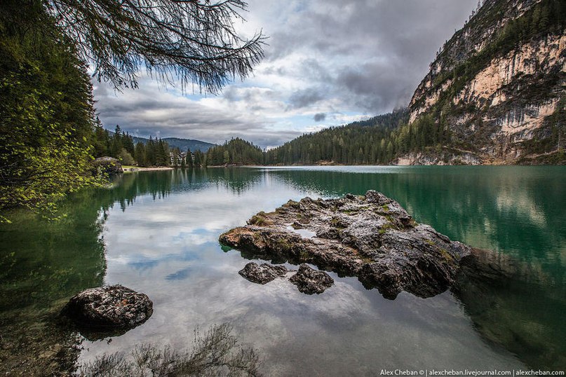   (Lago di Braies)       ,   . - 3