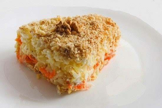 Кремлевский салат.Ингредиенты:— 3 картофеля— 5 яиц— 250 гр капусты— 2 моркови— 300 гр майонеза— 50 ...