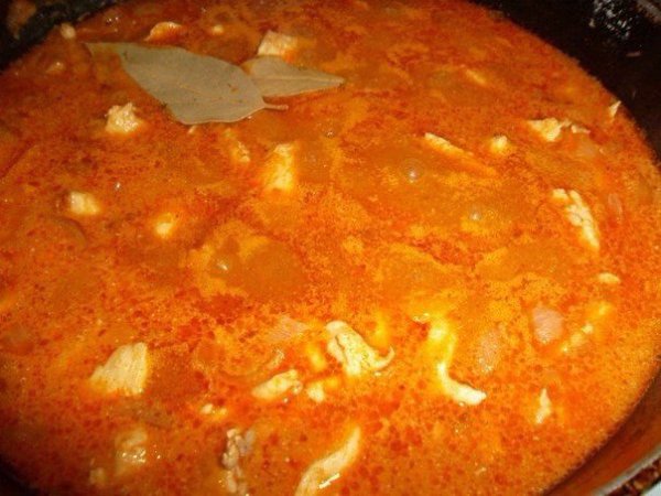 Гуляш из куриного филе.Ингредиенты:Филе куриное — 500–600 гМорковь — 1 шт.Лук — 1–2 шт.Чеснок — 1–2 ... - 6