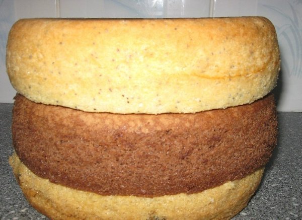 Бисквит в мультиварке.Ингредиенты для одного коржа:Яйца - 3 штуки;Сахар - 170 грамм;Сода - 1/2 ... - 4