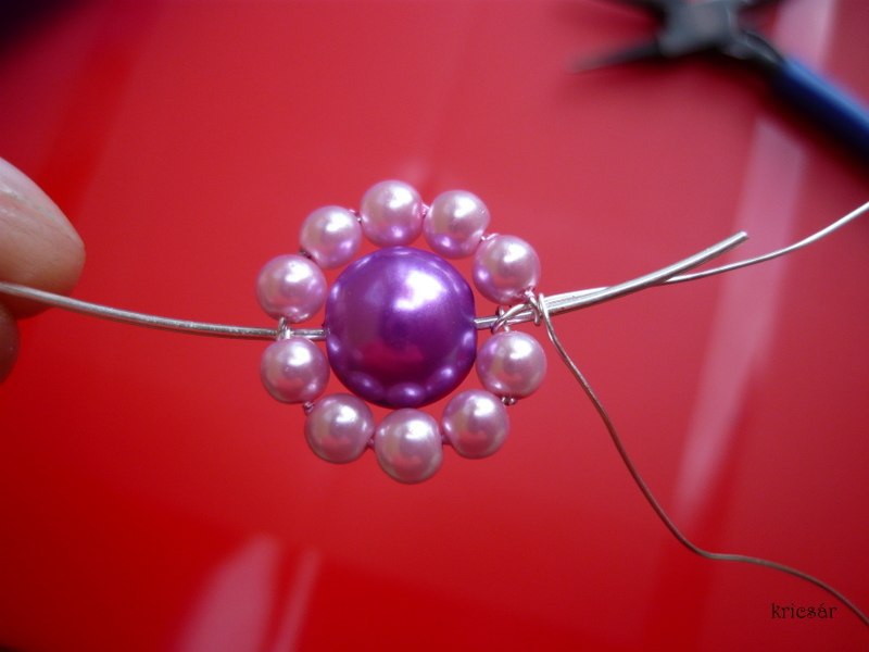 Сделать цветок из бусин. Сделать цветок из бусин. Цветочек из бусин. Цветы из бусинок своими руками. Цветочки из бусинок.